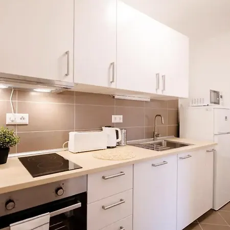 Sunny 2Br With Balcony At Szoevetseg Street Appartement Boedapest Buitenkant foto