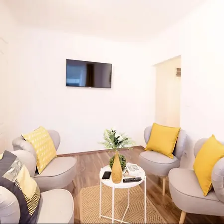 Sunny 2Br With Balcony At Szoevetseg Street Appartement Boedapest Buitenkant foto