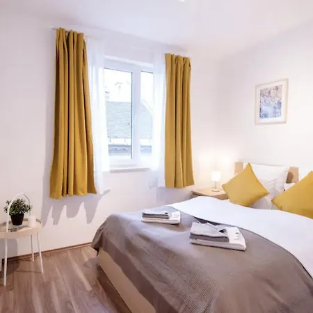 Sunny 2Br With Balcony At Szoevetseg Street Appartement Boedapest Buitenkant foto