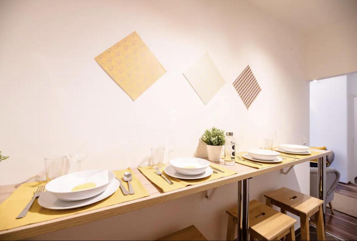 Sunny 2br With Balcony At Szoevetseg Street Апартаменты