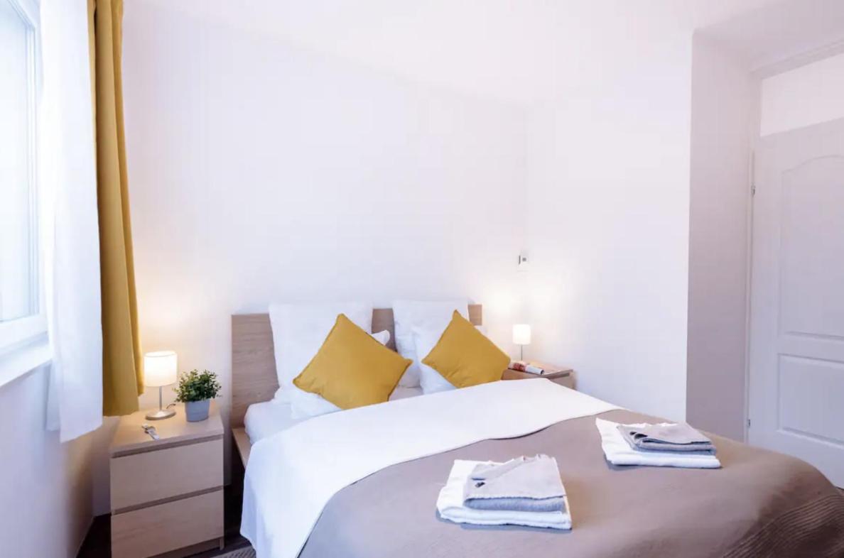 Апартаменты Sunny 2br With Balcony At Szoevetseg Street